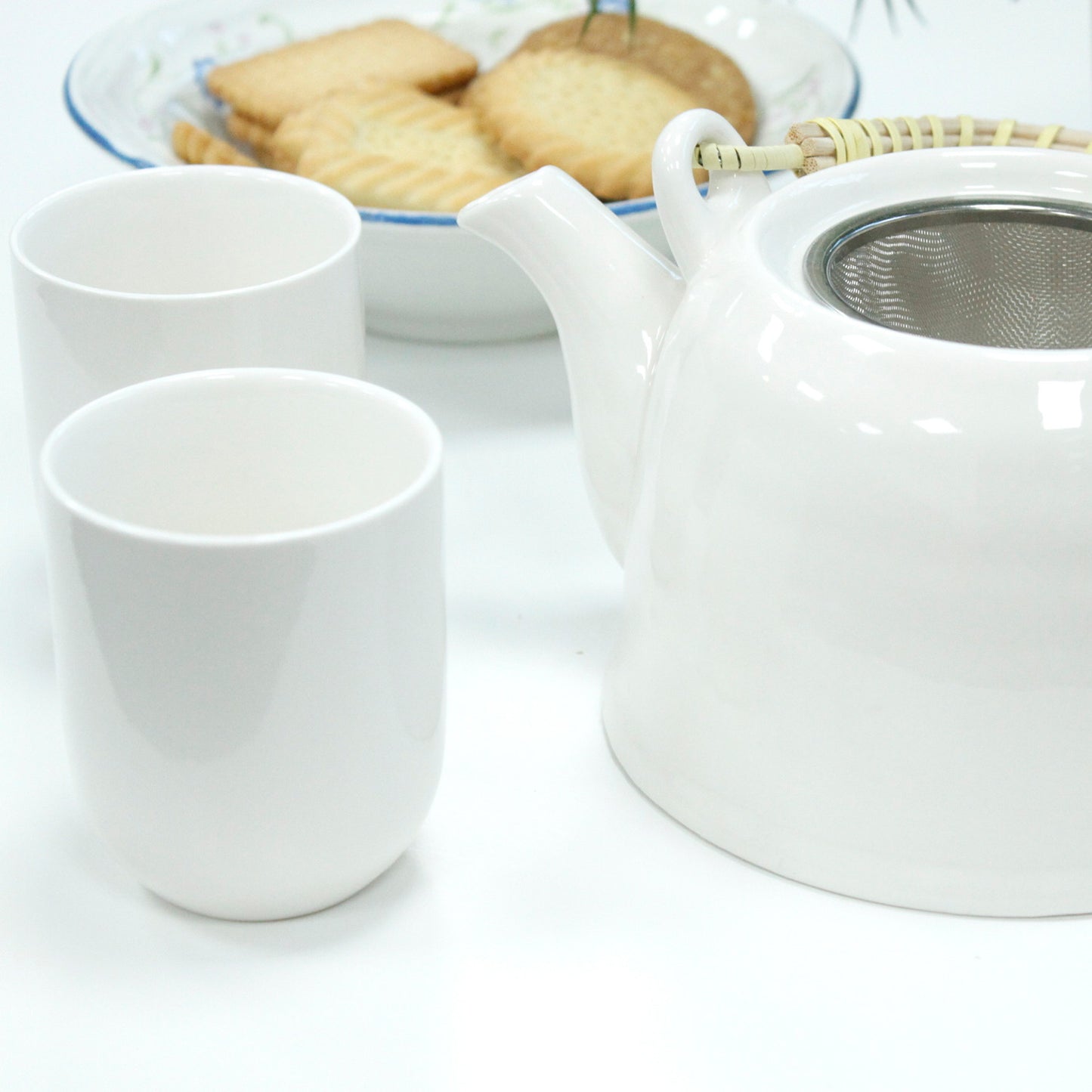 Side View of the 650ml Ceramic Classic Design White Glazed Herbal Teapot with Strainer and a 6 Matching Cup Set