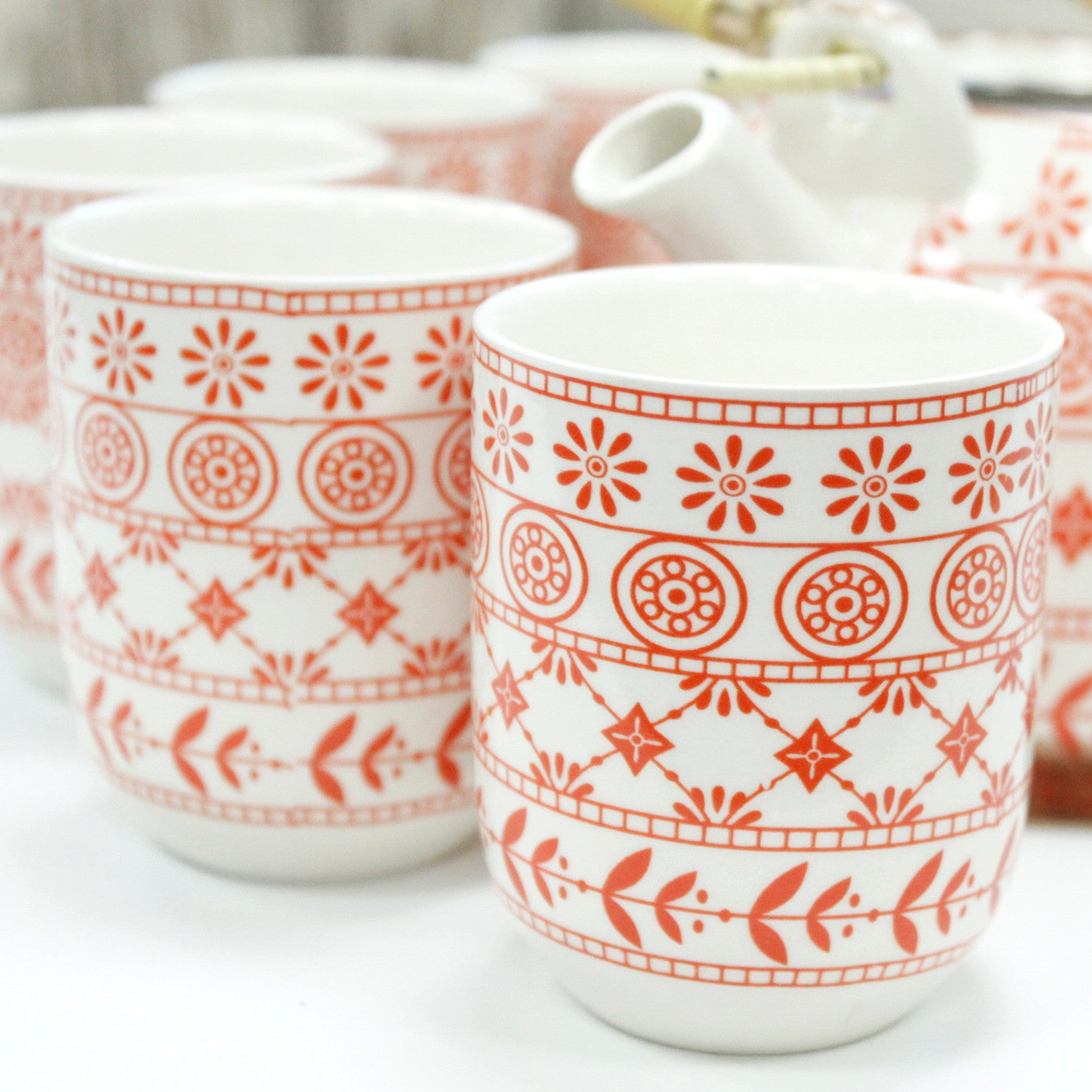 Zoomed in View of the 650ml Amber Design White Glazed Herbal Matching Cup Set