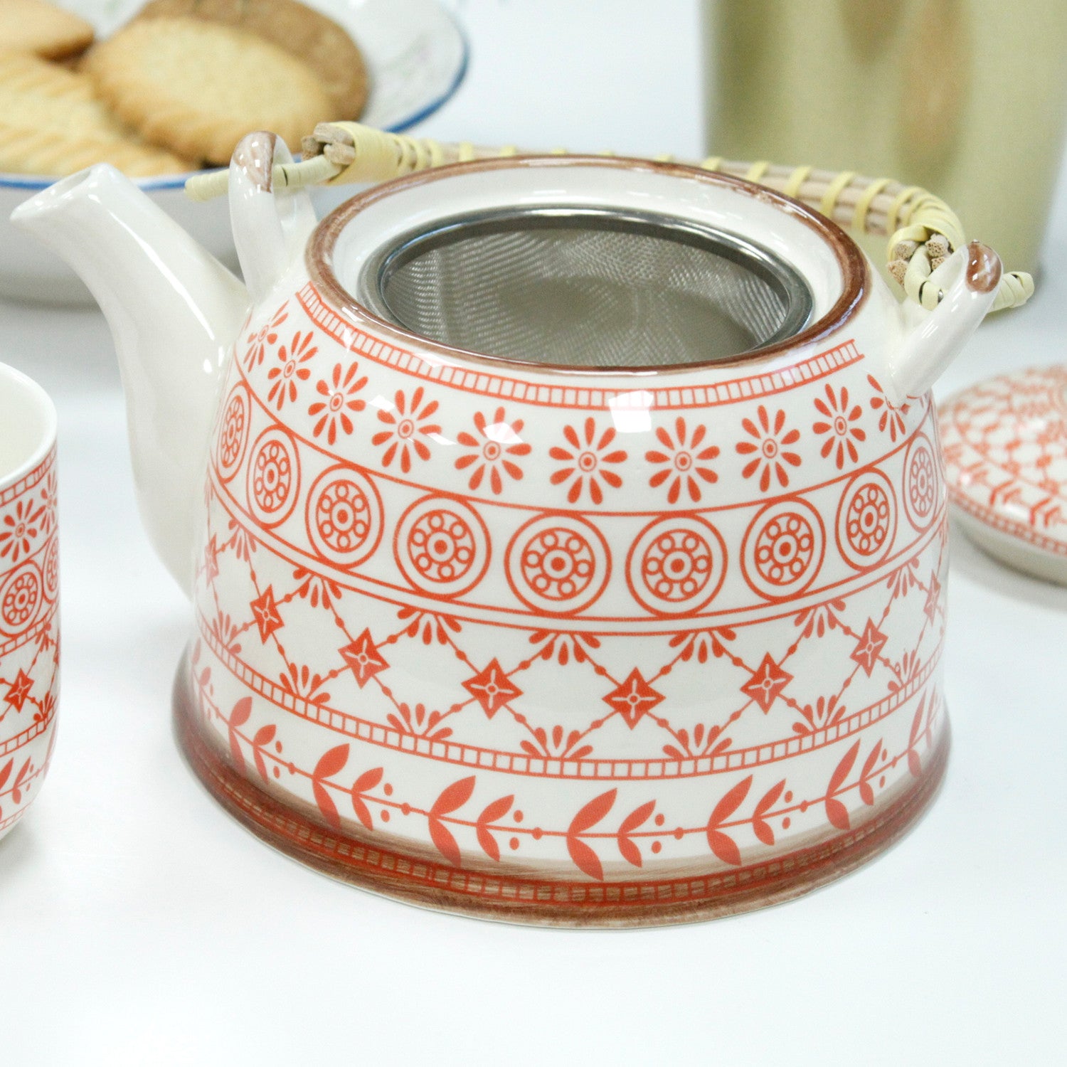 Zoomed in View of the 650ml Amber Design White Glazed Herbal Teapot and Strainer