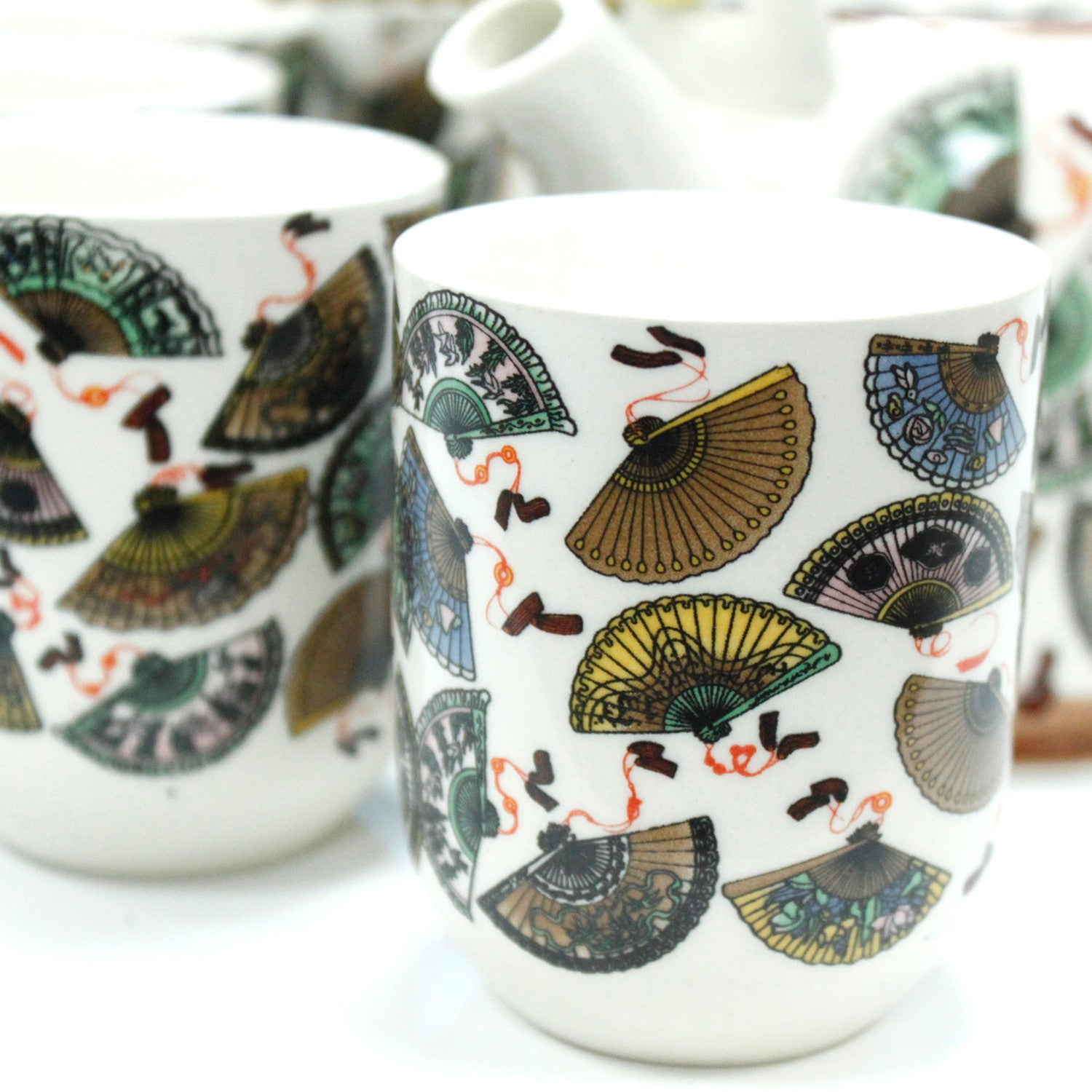 Zoomed in View of the 650ml Chinese Fan Design White Glazed Herbal Matching Cup Set